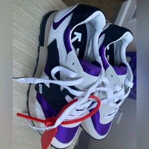 NWT OFF WHITE SNEAKERS. SIZE 36